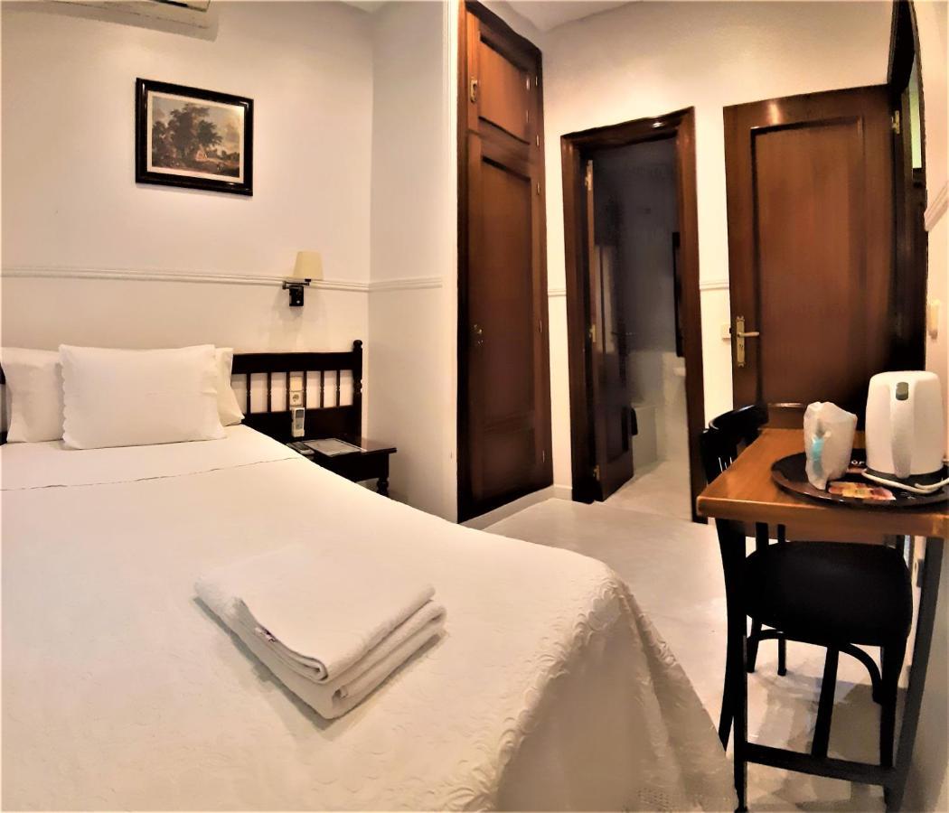 Hostal Dulcinea Madrid Kültér fotó