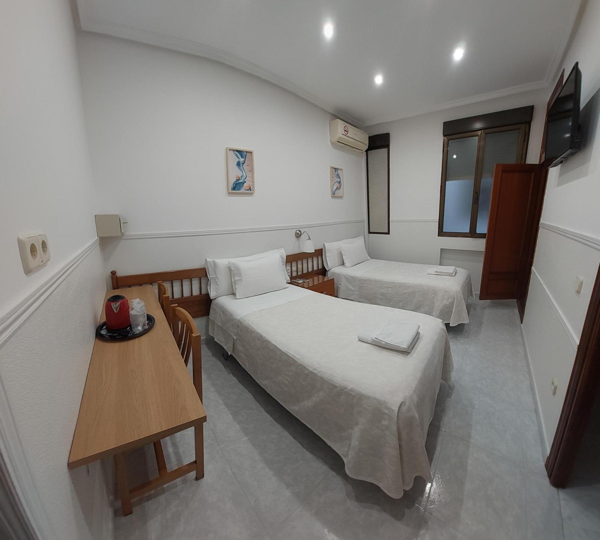 Hostal Dulcinea Madrid Kültér fotó
