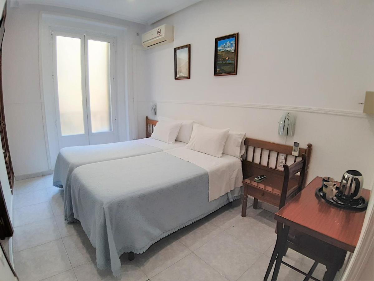 Hostal Dulcinea Madrid Kültér fotó